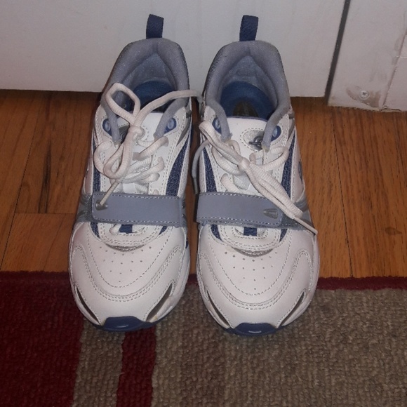 Easy spirit walking shoes - Picture 2 of 3